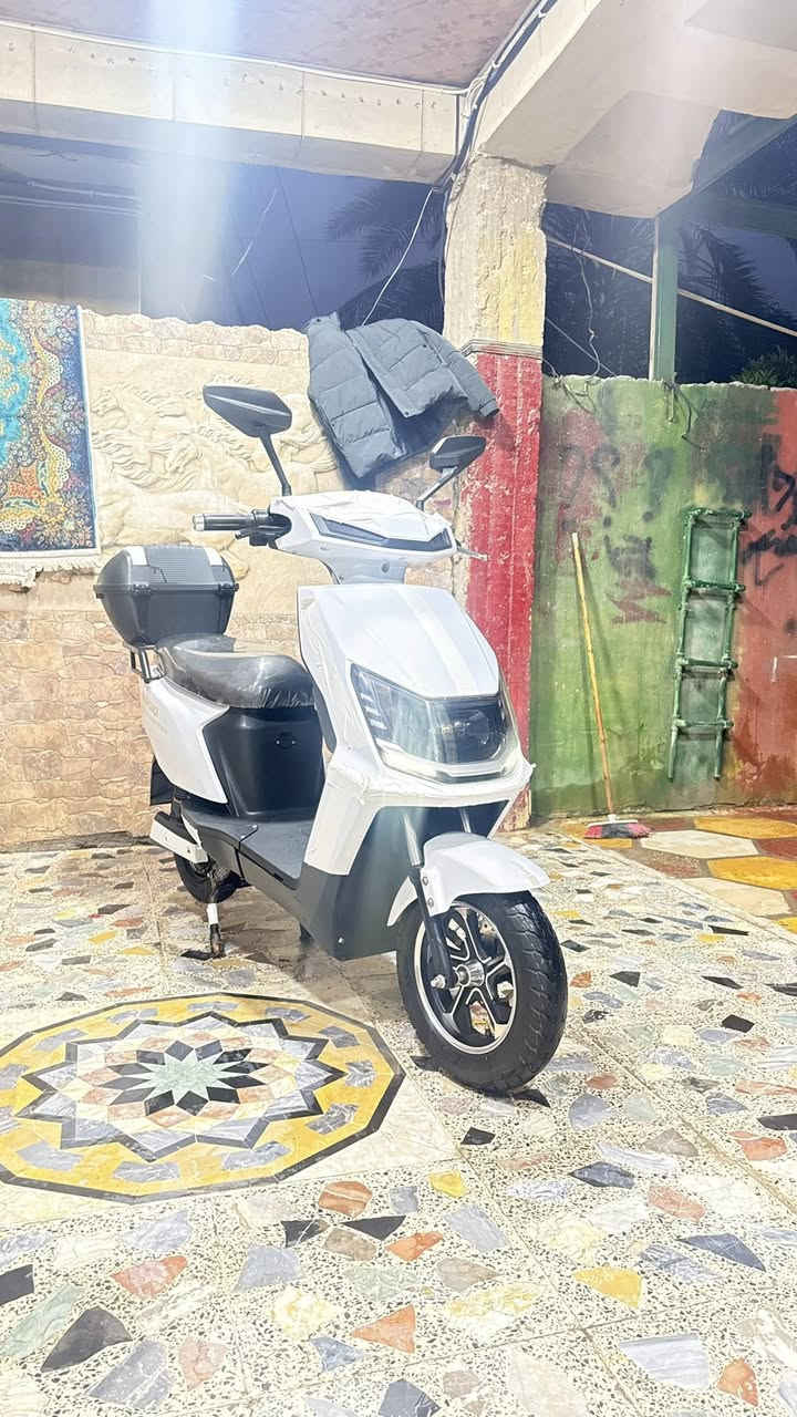 سلام
دراجه شحن للبيع 
المواصفات : زينون +بلوجكتر +بك لايك وأشاير يمنه يسره 
أماكن خزن صندوق خلفي +تحت الكشن مكان تخزين+ تحت السكان موجود جيب للتخزين 
مكان الدراجه ديالى شهربان 📍
الدراجه استخدام شهر بعدها جديده كلش 
السعر اتصل ع هذا الرقم ***********
