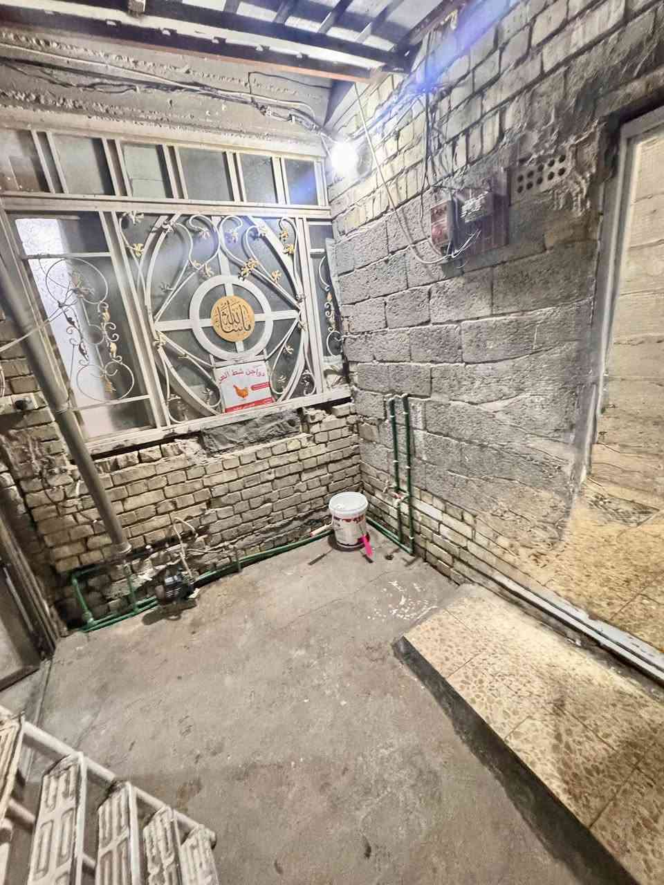 🔸 دار #للايجار طابق واحد✅
50متر بناء نضيف مرتب 🔑كامل مكمل

🔸الطابق ارضي معزول يحتوي عن كراج واستقبال كبيره
ومطبخ وصحيات فقط  
#والجدران الضاهري بالمطبخ راح يتغلف ديكور ثانوي 

🔸موقع ممتاز📍الشعب مقابيل مطعم حجي عادل
( شارع عريض )
 
🔸السعر الايجار : نهايته 250الف قفل رجاءا بلا احراج

🔸مع الدار #محتويات تبقى بالدار للستخدام وللستفاده  ماطور ماء +سخان + تانكي + واير سحب وجوزه كاملات مع واير انترنيت +محتويات وكهربائيات الدار 
#ملاحضه التاكد من قراء المنشور قبل لاتتصل وتتعنه  هل يناسبك او ميناسبك كافا التفاصيل مذكوره واضحه مع الصور تحياتي للجميع

معروض بمكتب ابو علي الدراجي للعقار 🏛️
الشعب-نهايت شارع الصحه-مقابيل كرزات ركن الصحه 
*********** 📞
*********** 📞 
 *********** 📞
