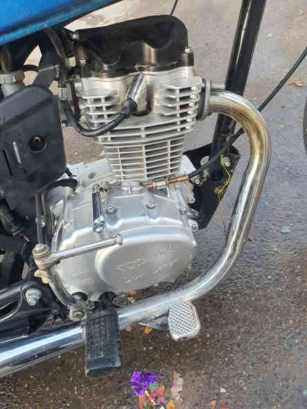 دراجة سونيك 4 كير محرك نضيف ما مفتوح صوته ناعم  بس بيها نقوصات دشبول ودبلات وماشة ووحدة من الاشاير واكعة مكاني دورة ميكانيك ***********
السعر 350 وبيه مجال تعال وتدلل
