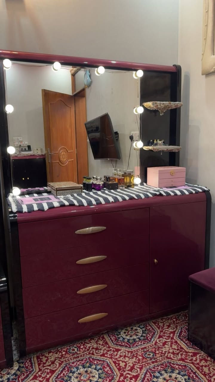 السلام عليكم غرفة مستعملة  اخت الجديدة للبيع السعر  مليونين ونص  السعر قفل  الاتصال على الرقم ***********، عنوان بغداد
