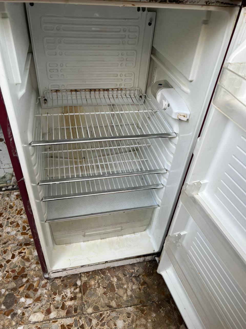 سلام عليكم ثلاجه كبيرة ما بيها اي ضرر شغالة فقط شويه بل سيباية بيها صدأ سعرها 300 الف بيها مجالل
 بغداد ضباط  يم معامل الكاشي  قريب المنتزه اي استفسار خاص


**إذا كنت صاحب هذا الإعلان وتريد حذفه لأي سبب، رجاءا أرسل رسالة إلى الدعم الفني**