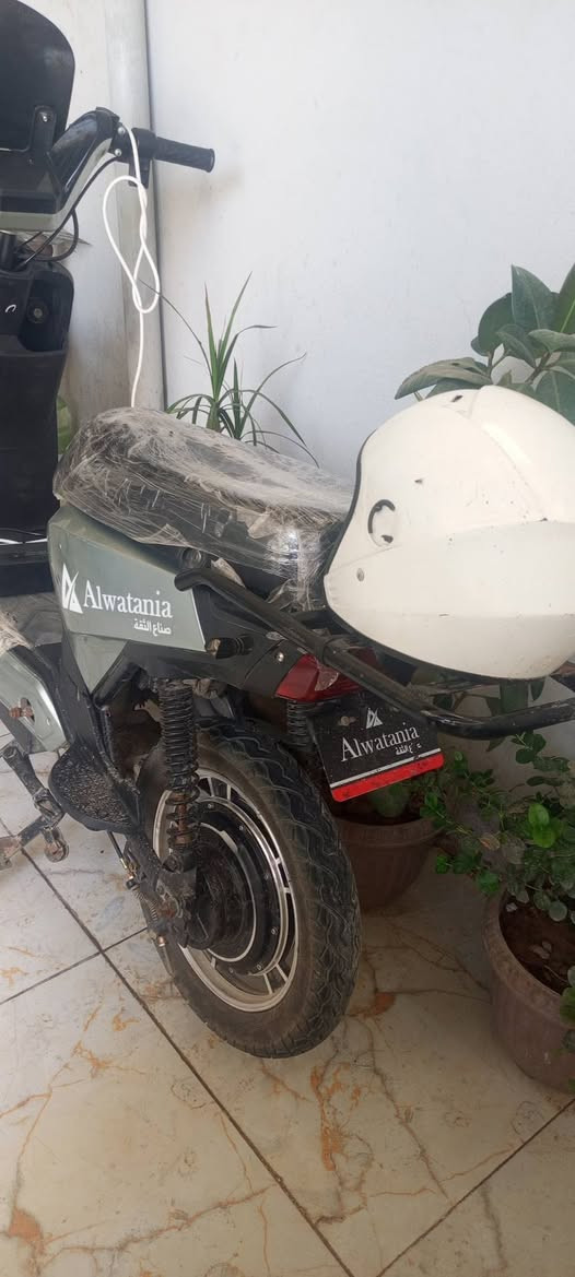 سلام عليكم مطور شحن لبيع بتريات 5دبل بدلتهم جديد قبل 3ايام مطور نضيف بتريات شرط جديد سعرو 350 قفل رقمي ***********
