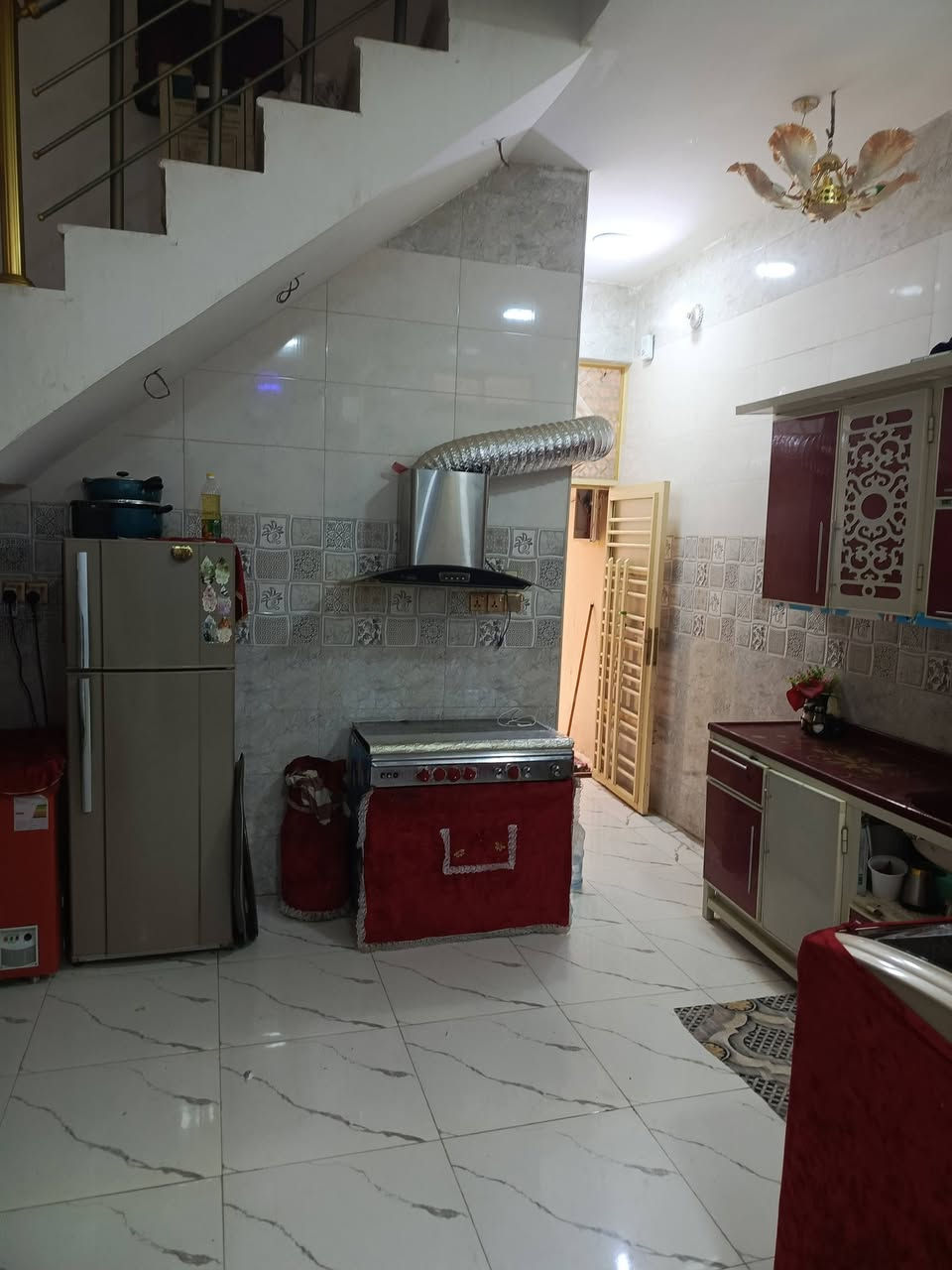 بيت للرهن مساحة 100/م حي النداء شارع دعبل الخزاعي طابق واحد يحتوي على غرفة وصالة ومطبخ واستقبال وحمام داخل وخارج البيت نضيف جدا 
السعر الرهن 25 للاستفسار ***********
