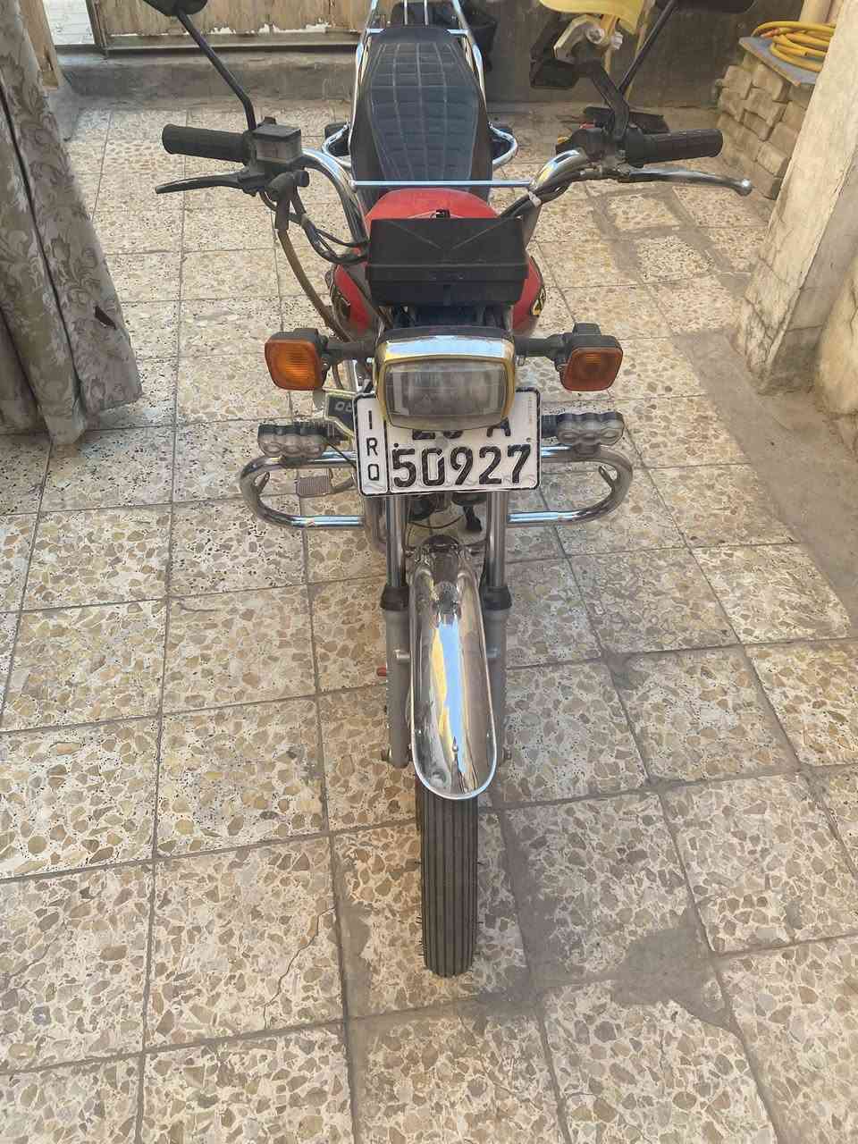 سلام عليكم سيفان موديل 23  سنويه ورقم بأسمي السعر مليون200 الاستفسار على الرقم *********** او  على الماسنجر
