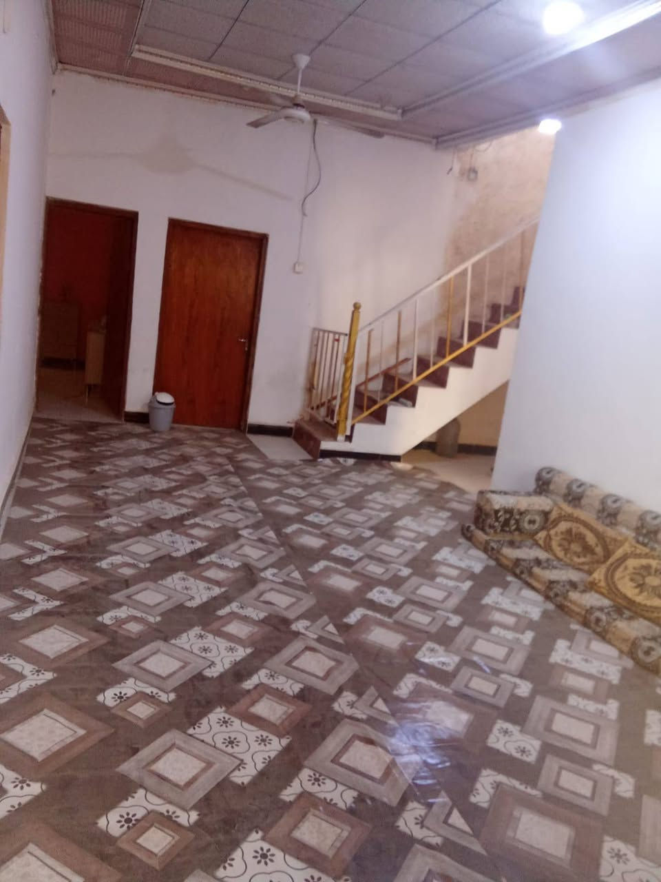 بيت للبيع الفيروزية الجسر الثاني المساحة ٢٠٠ متر يحتوي على ثلاثة غرف السعر ٦٥
للتواصل ***********
