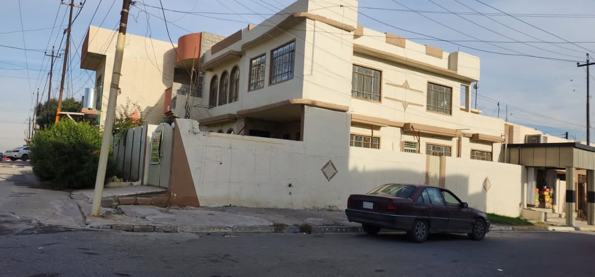 #مكتب_الاتحاد_لتجارة_العقارات_والمقاولات 🏛
          🏛⭐️ دار  الإيجار  تجاري ⭐️ 🏛
◀️الموقع القادسية الثانية 🏛️

◀️ المساحة  240متر 🏠

◀️ركن  🏠

◀️ طابقين10غرفه  🏠
_____________________________
                   🏛مكتب الاتحاد للعقار 🏛
  الفرع الاول       شارع المصارف الرئيسي 
                             قرب أرشد الزيباري 

الفرع الثاني        حي الصديق الاولى
                      بداية سايدين البحرين 
                     ⭐️☎️***********     .       
       م.عبدالله العبيدي
