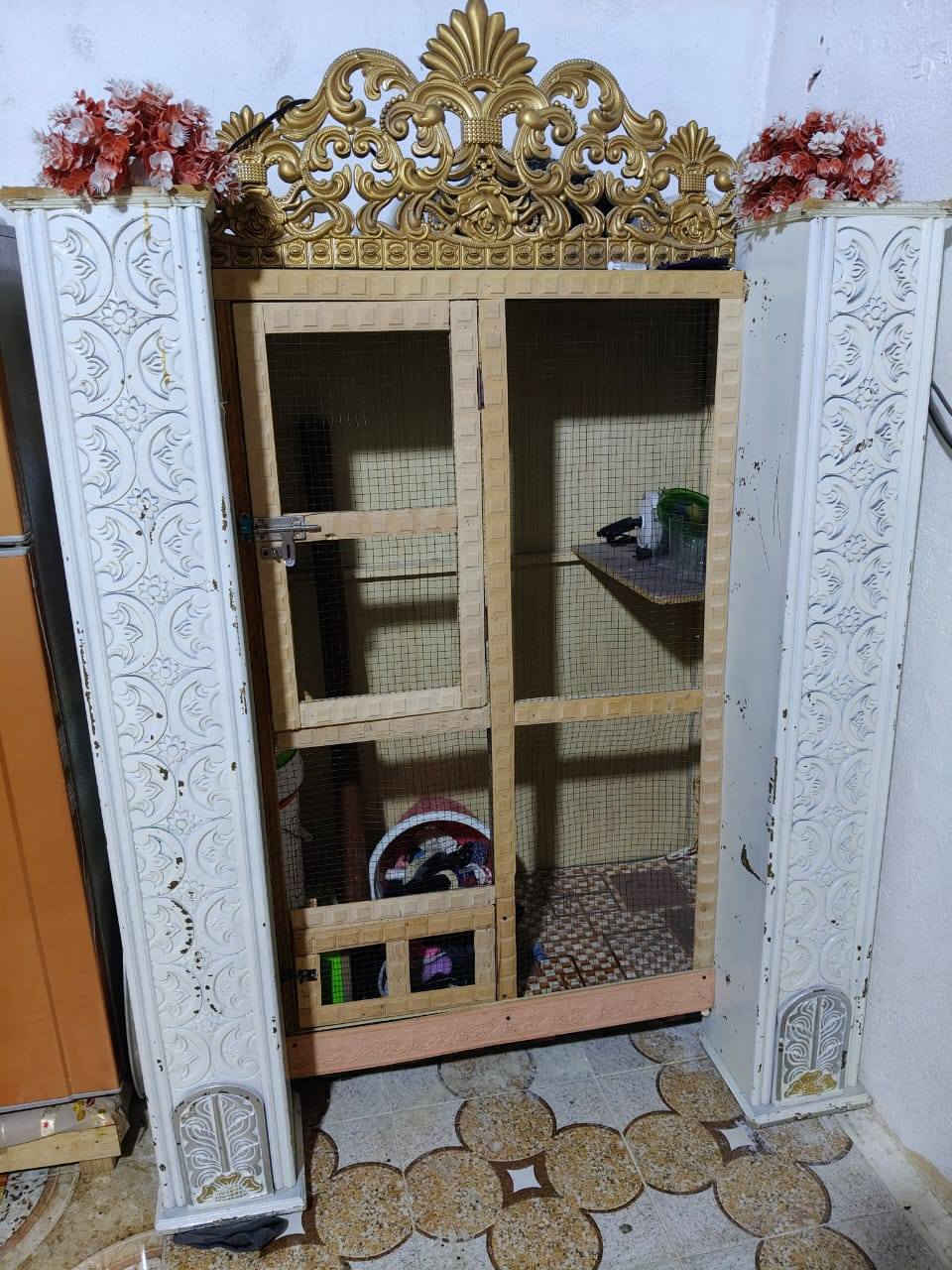 قفص للبيع التفاصيل بالفيديو بابين سعر 125 وبيه مجال للشراي مكاني بصره قبله***********
