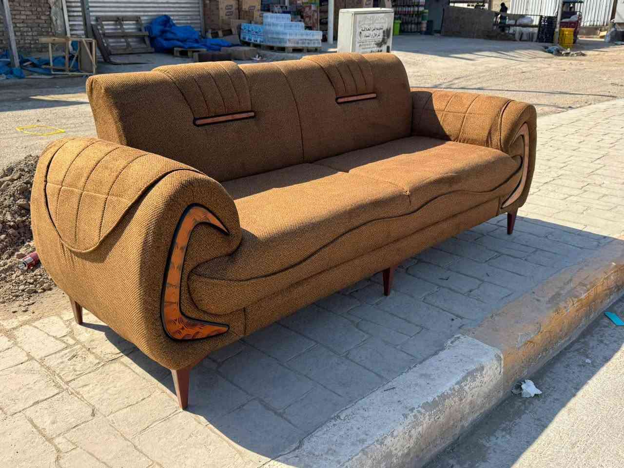 موقعنا الهاشميه طريق حمزه قاسم
مقابل نزلة الجمعيه 

تخم مودرن 10 مقاعد 
5 قطع 
2 قنفه ثلاثي 1 قنفه ثنائي 2 كراسي
مع 6 كوشات هديه

قماش كتان ثخين مبطن
خشب جام روسي هيكل قوي
مقعد بلوك ابيض بورد

شغل درجه اولى شرط الضمان 

مجمع سيد صفاء الموسوي 
اتصل خاص اواتصل على الارقام التاليه 
*********** واتساب 
*********** اتصال
