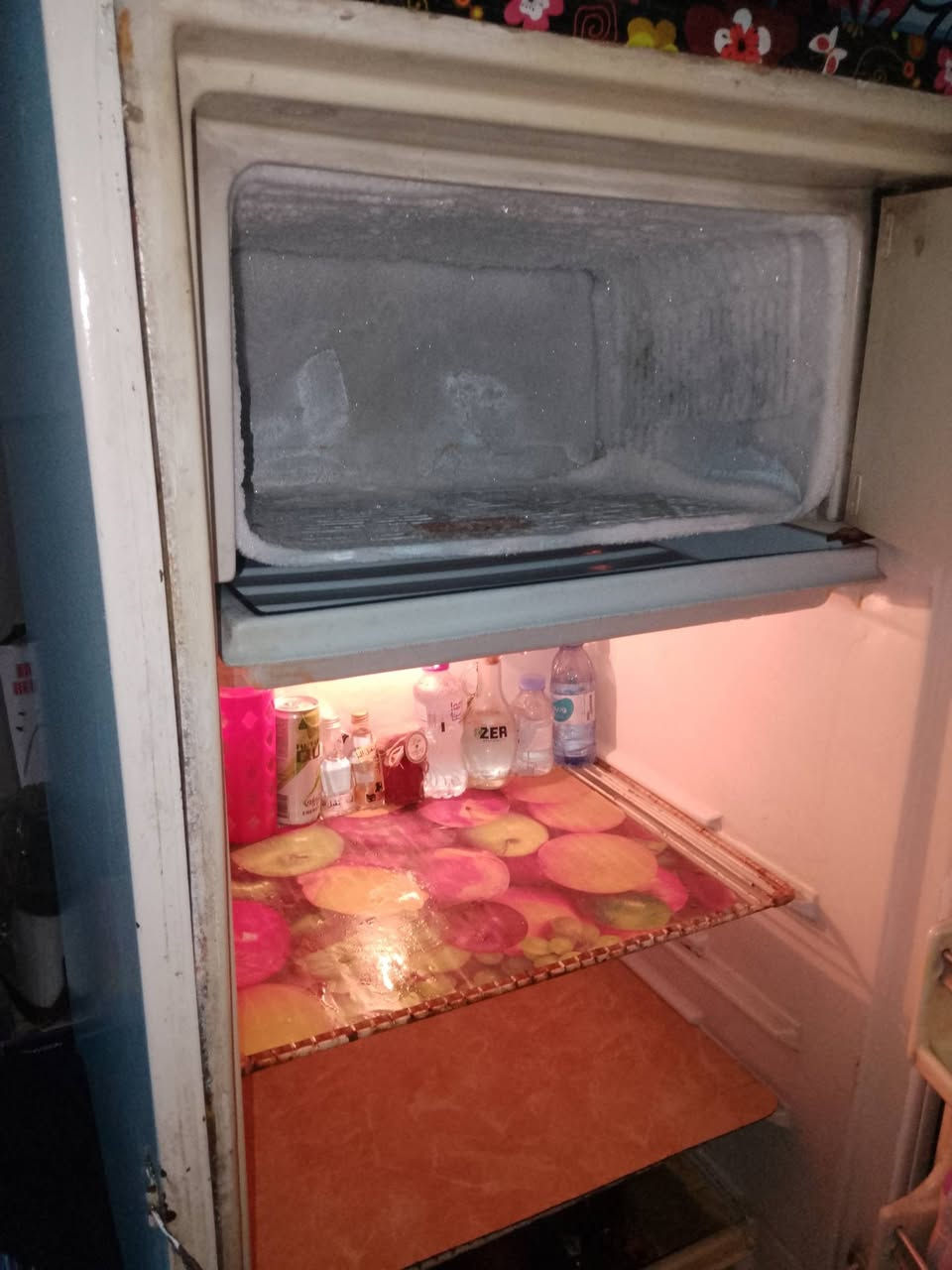 ثلاجة كونكرد القديم للبيع السعر 100العنوان موصل باب جديدقرب صيدلية الغانم***********
