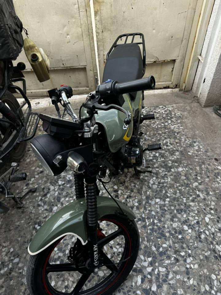 للبيع سولنك ٢٤ مكينه برغي مامفتوح بيها مكينتها كفاله 
الدراجه مابيها اوراق السعر ٦٥٠  مكاني السيديه تقاطع درويش 
*********** التواصل على هذه الرقم
