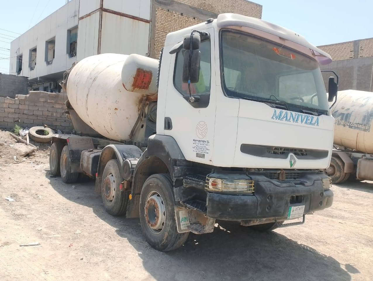 السلام عليكم 
خباطة رينو موديل 2004 بلادي جدر 10متر سياره وجهاز ما مصبوغ ولا ملفوف رقم بغداد بم ونوزل السعر شدتين ونص وبي مجال 
***********
***********
***********
