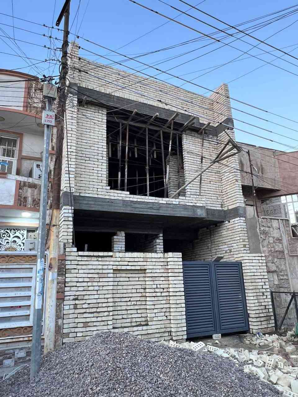 السلام عليكم ورحمه الله وبركاتهُ
#يعلن_مكتب_تبوك_للعقار

دار للبيع مساحة 120م واجهة 6م نزال20م ✅️

 📍 الموقع : حي الجهاد _ الأساتذة_خلف الـ4شوارع 

  تسليم مفتاح كأمل شهر واحد فقط ان شاء الله🔑

يحتوي الدار  على 3 طوابق 

الطابق الاول :  كراج _ استقبال _  مطبخ + مطبخ حار _ هول داخلي كبير _ شلال داخلي_ غرف نوم _ صحيات_ منور خلفي 

الطابق  الثاني : يحتوي على غرف نوم عدد(3)+ صحيات عدد( 2) منفصله 

الطابق الثالث :  غرف نوم كبيرة +  مطبخ +صحيات + سطح امامي 

واجهه بورسلين إسباني 
ارضيه مرمر 
سيراميك المطبخ  وحمامات الواح هندي

للأستفسار : *********** وسـام 🔑
