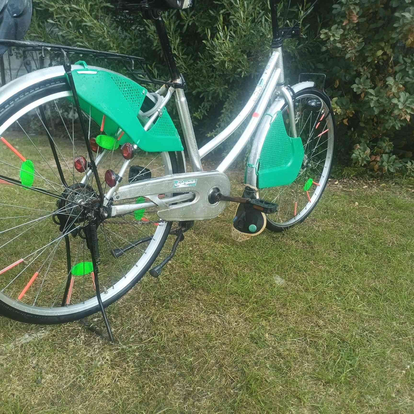 سلام عليكم هذا الباسكل للبيع او مراوس شعندك نزل وموجود خاص


**إذا كنت صاحب هذا الإعلان وتريد حذفه لأي سبب، رجاءا أرسل رسالة إلى الدعم الفني**