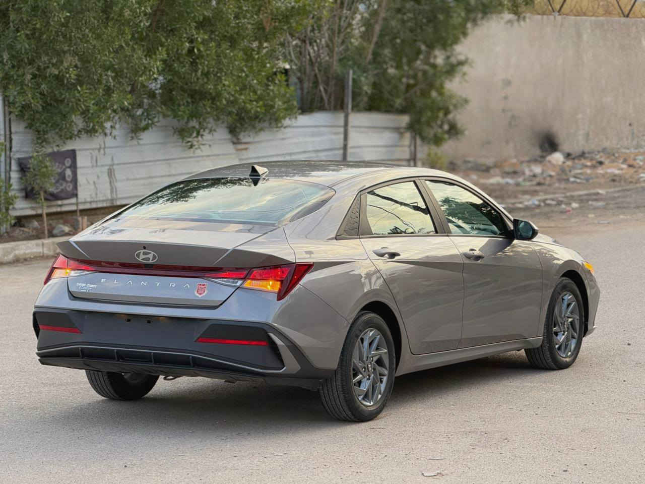 هيونداي النترا وارد امريكي 2024 (بدون رقم) محرك 2000 دوش دخول جديد ممشاها 23 mil مواصفات رادارات توقف ذاتي تحكمات انظمه تشغيل عن بعد شاشه متصلة ويل كب كروم كاميرا دواره مواصفاتها هوايه ومعروفه حادثها فقط البنيد ومصلح نفسه لا شاصي ولا لغد كفاله تبريد شرط ليبل واحد حتى البنيد نفسه مصلح السياره بالواقع احلى من الصور بهوايه مكاني بغداد الغدير ساحه ميسلون 
*********** ملاحظه بدون رقم السيارة نزل رقم 3 بالتعليقات لمعرفة السعر
