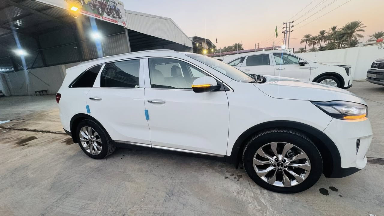 سلام عليكم للبيع سورنتو موديل ٢٠
خلجي كفاله 
سياره جديده 
فول مكان واسط
***********
