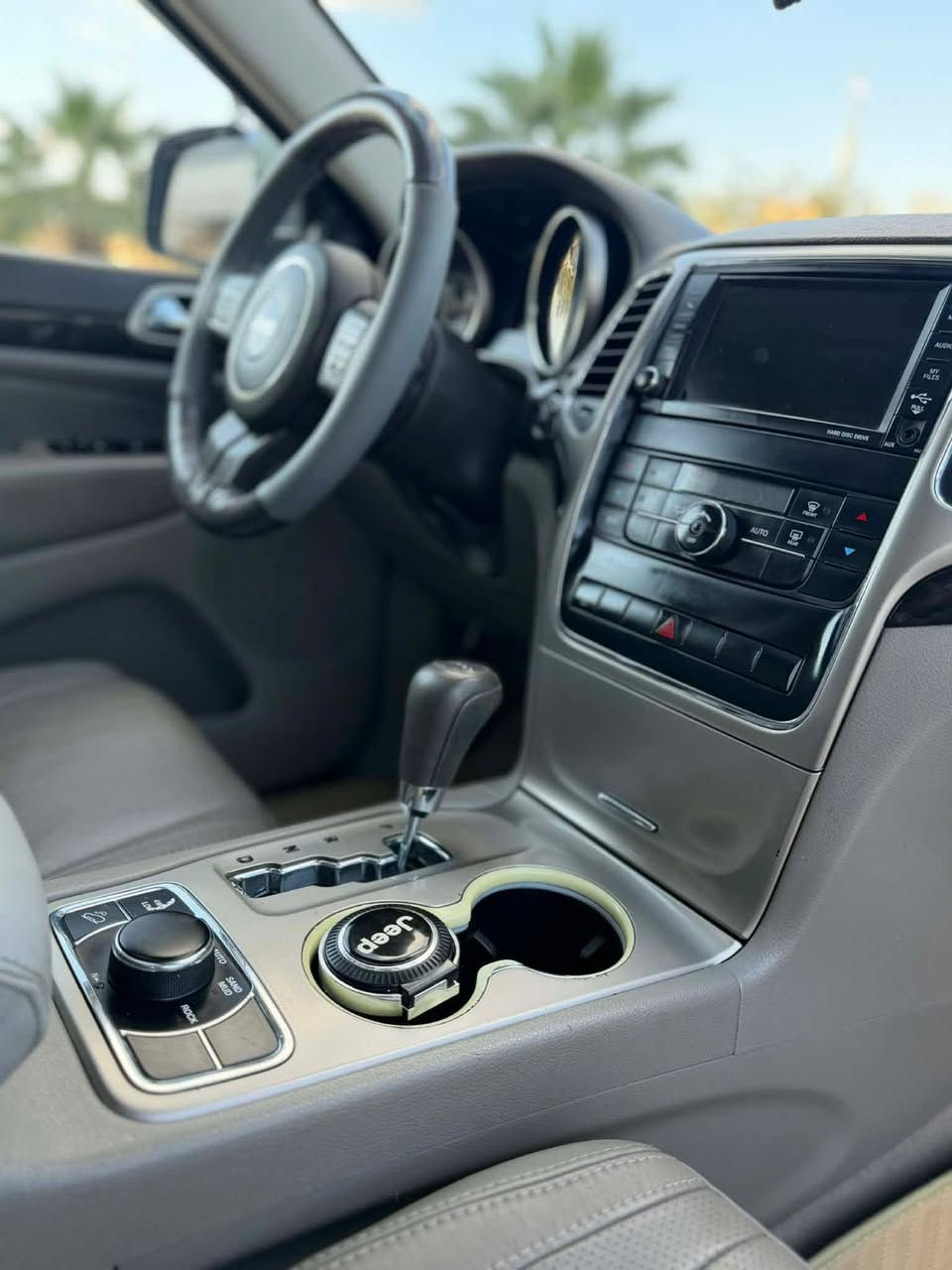 السلام  عليكم ورحمة الله وبركاته
‏‎‏‎       ——— لـلـبـيع  ———

جيب گراند شيروكي - Jeep Grand Cherokee
‏‎‏‎وارد خليجي 
‏‎‏‎الموديل           —    2012
فئة.                 —    فول مواصفات 
كلين تايتل 
حجم المكينه   —     3600/ V6
‏‎‏‎اللون               —     ابيض     
‏‎‏‎المسافه المقطوعه — 141الف 
‏‎‏‎حاله السياره.    —    ( كفاله عامه  ) (بدون صبغ بدون تبديل)
‏‎‏‎المواصفات 
‏‎‏‎- بصمة تشغيل 
‏‎‏‎- بصمة أبواب 
‏‎‏‎-تشغيل عن بعد 
‏‎‏‎-كشنات جلد ‏‎
-فتحت سقف 
‏‎-دبل اكسل 
‏‎-وضعيات قياده ‏
‏‎‏‎- ستيرن بحركه كهربائيه 
‏‎‏‎- تبريد مركزي 
‏‎‏‎- بگ لايت LED 
‏‎-صندوق كهربائي 
‏‎‏‎-كرسي السايق والراكب بحركة كهربائيه 
العنوان ديالى خانقين ‏
‏‎‏‎-تحديد سرعه 
‏‎‏‎-مانع انزلاق 
‏‎‏‎-ليد نهاري‏‎
‏‎‏‎باقي المواصفات معروفه
السعر 173 وبيها مجال 
الاستفسار ***********
***********
