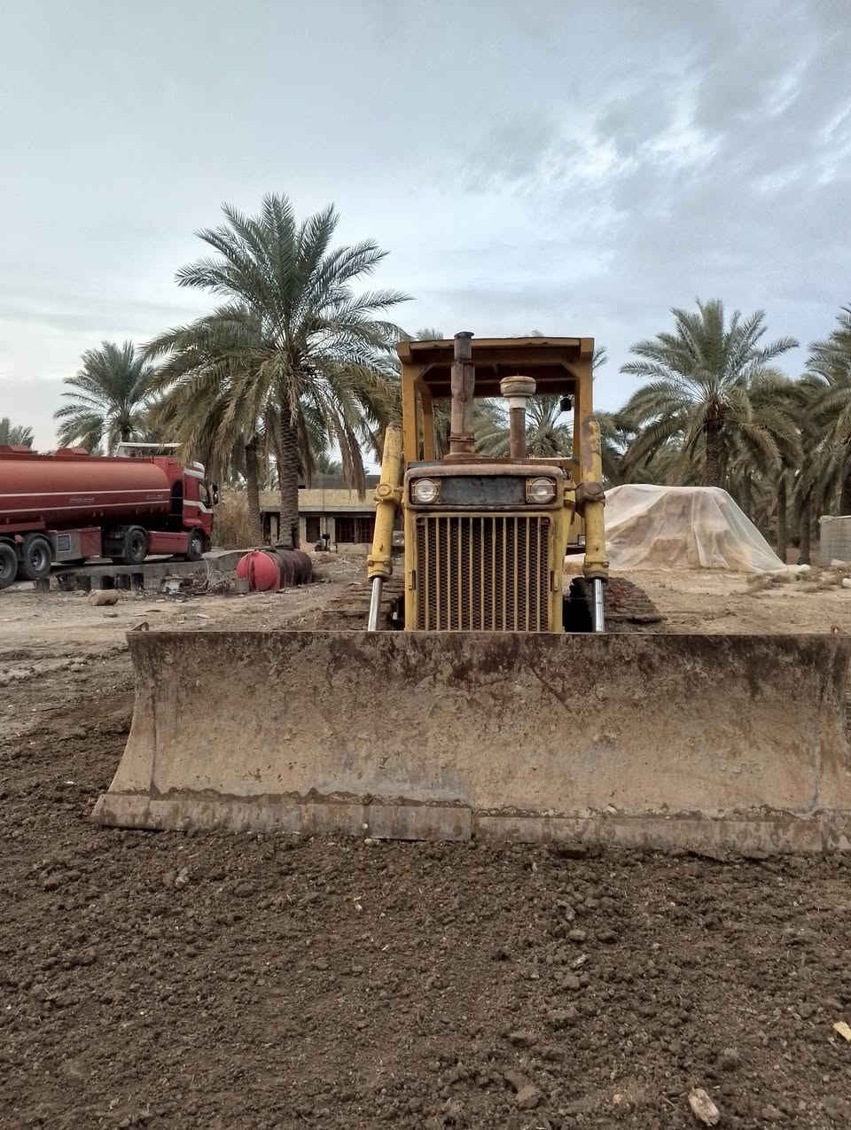 سلام عليكم بلدوزر كوماتسو للبيع موديل 82 حجم 65 الاتصال على رقم ***********
