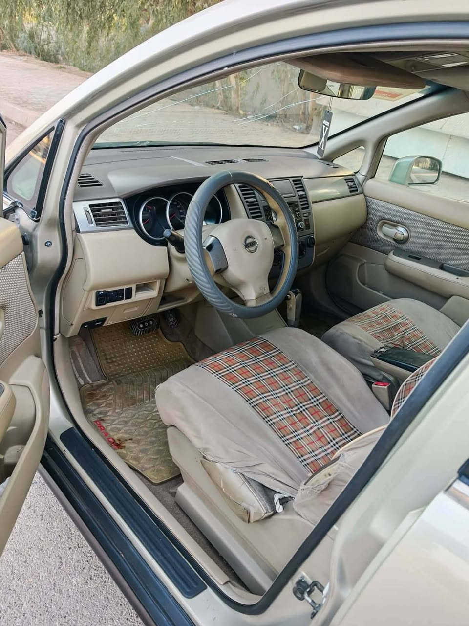 سياره نيسان تيدا مصبوخه عام رقم بغداد محرك 1800 اي نقص مابيه سعر 65 بيه مجال عنوان ديالى بعقوبه
***********
اتصل على رقم غير متواجد على فيس
