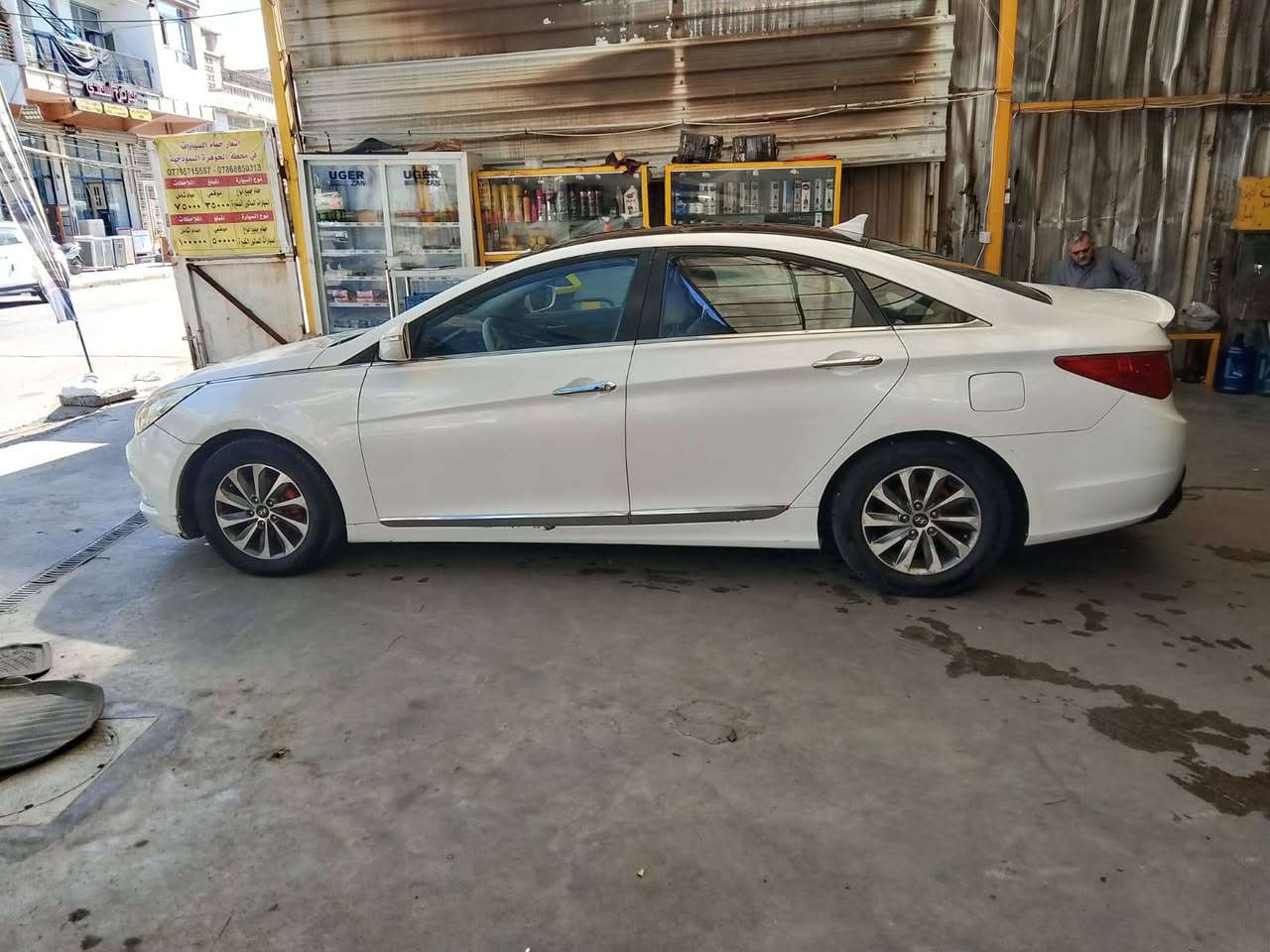 السلام عليكم
( هيونداي سوناتا 2013 /خليجي ) بصمة +بيبان بصمه
محرك 2400 دوش 
قطعتين تبريد 
كشنات جلد كهرباء تدفئة 
حساسات امامي خلفي كاميرا 
لايت منظومة زينون
قمارة بانوراما
رقم انكليزي اربيل 
مكان السيارة ، بغداد الكرادة 
*********** ابو سجاد
