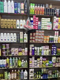 للبيع محل كوزمتك لئن ممتفرغله ودوام المحل كامل من كل النواحي والبظاعه ...