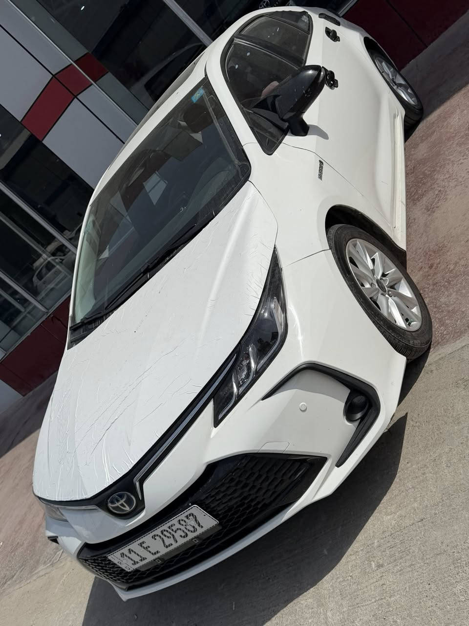 يالله 
السلام عليكم 

كورلا 2023 هايبرد شكل الخليجي داخل احمر سيارة فول واحد ع واحد مابيه نواقص 

سيارة نظيفة جدا 

(ملاحظة ) السيارة بيه طخة بلباب الخلفي فقط وبعدهه ع وضعه وموضحة الطخة بلصور

السعر 128 $ وبيه مجال بسيط جدا 

مكان السيارة السيدية 

للاستفسار ***********
