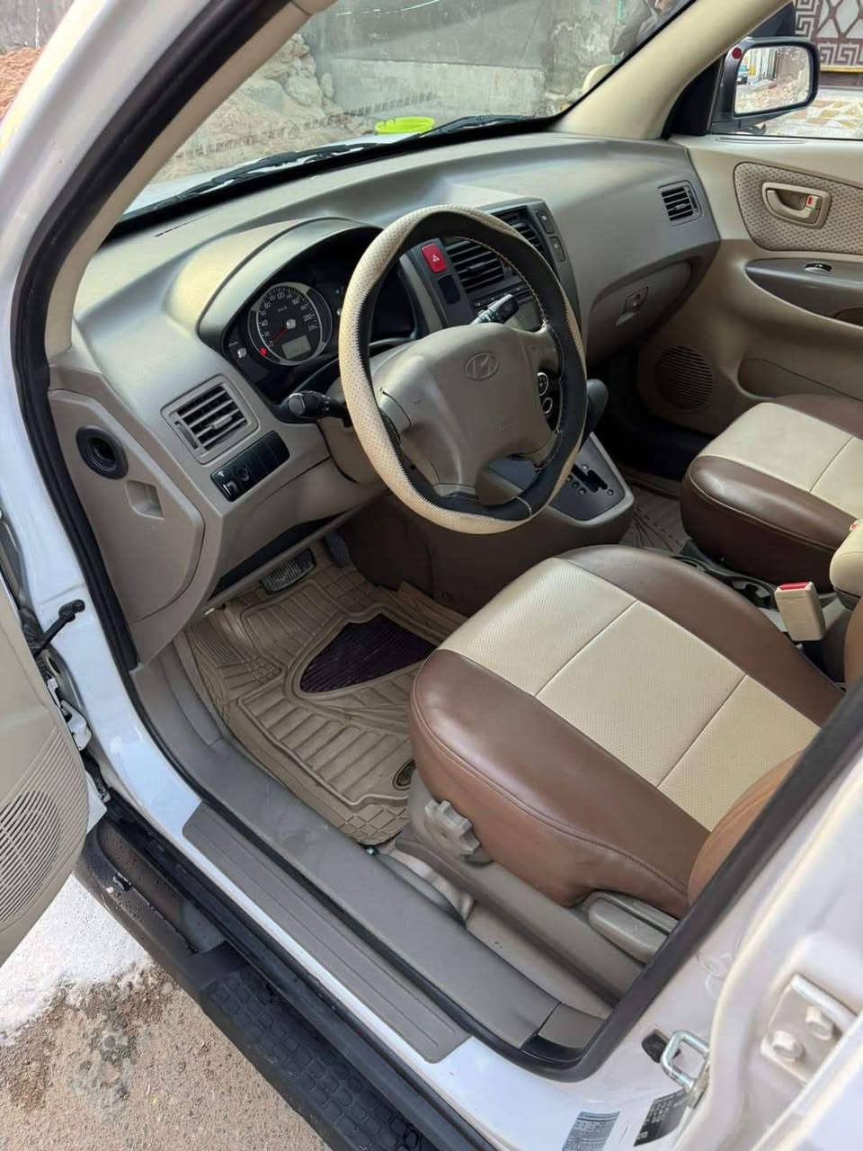 سلام عليكم توسان2009 خليجي
كفاله عامه 
مكينه 2000 جديده شرط
كير جديد
 حداديه جديده شرط
دواخل جددد علئ وضع شركه
تبريد. ثلجج 🥶 
 وتدفئه شغالات 
رقم انكليزي شمالي تحويل ثاني يوم  بسمي
السياره  مابيهة نقوصات 
السعر125) الشراي يتصل مكاني الديوانيه قضاء الشاميه 
 ***********
