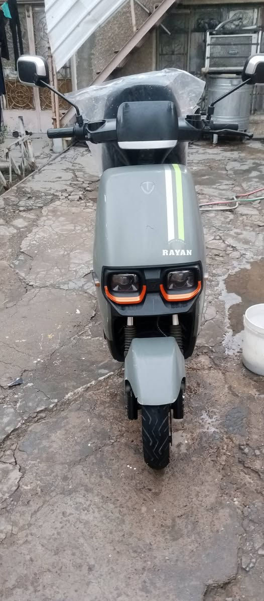 السلام عليكم للبيع دراجه شحن نوع ريان ام عيون 6بطاريات الكبار لايت زنون عالي ناصي  هورن اشاير يمنه يسره دراجه نضيفه مابيها نقص 3نمر سرعه 50موديل 2024 شهر ال7 مكاني بغداد جديده سعر 550 وبيها مجال ***********
