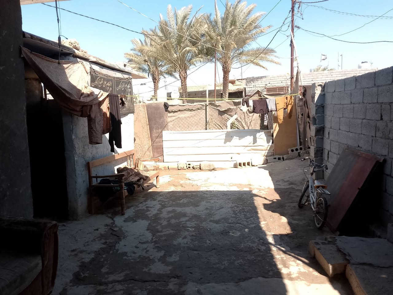 بيت للبيع مساحه 200على طريق ابو جاسم طابو زراعي يتكون من 4غرف ومطبخ وحوش جبير رقم***********
