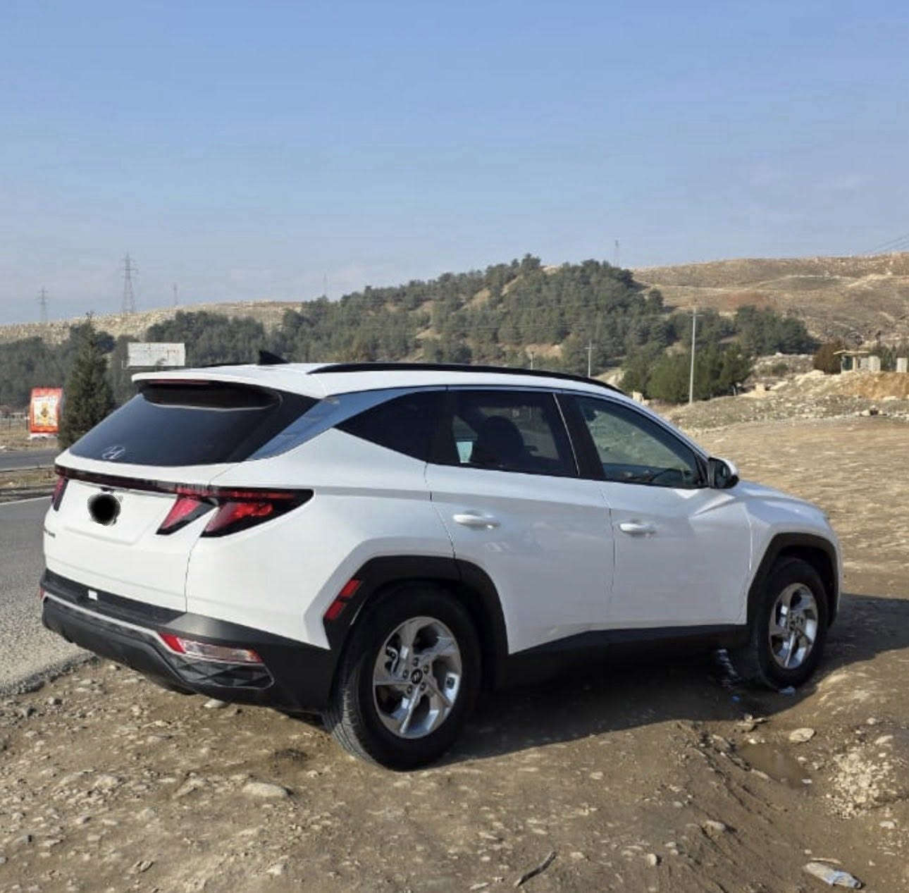 السلام عليكم توسان 24 دخول جديد بدون رقم
السعر جداً مناسب الدواخل المرغوبه بيجي واسودّ 
لون ابيض SEL فول مواصفات عدى الفتحه 
ماشيه 5000 كيلو زيرو بحاله الوكاله حادثه تخريب 
مكفوله كفاله عامه من المحرك الشاصي الغود 
حادثه عباره عن فاتحين البنيد والجاملغ والراديتر 
راجعات كلهن كفاله عدى البنيد سرقه السياره ليبل واحد 
مواصفات السياره 
تشغيل عن بعد إضافه إلى تشغيل بصمه 
دخول ذكي+ جنطه كهرباء + رادرات 360
توقف ذاتي + قياده ذاتيه+ تحديد مسافه 
كراسي كهرباء مع تدفئه + تبريد منفصل عن الراكب 
السياره فول عدى الفتحه كلش حلوه وسعره مناسب 
للاستفسار اكثر ***********
السعر 192 وبيها مجال اسف ع الاطاله.
