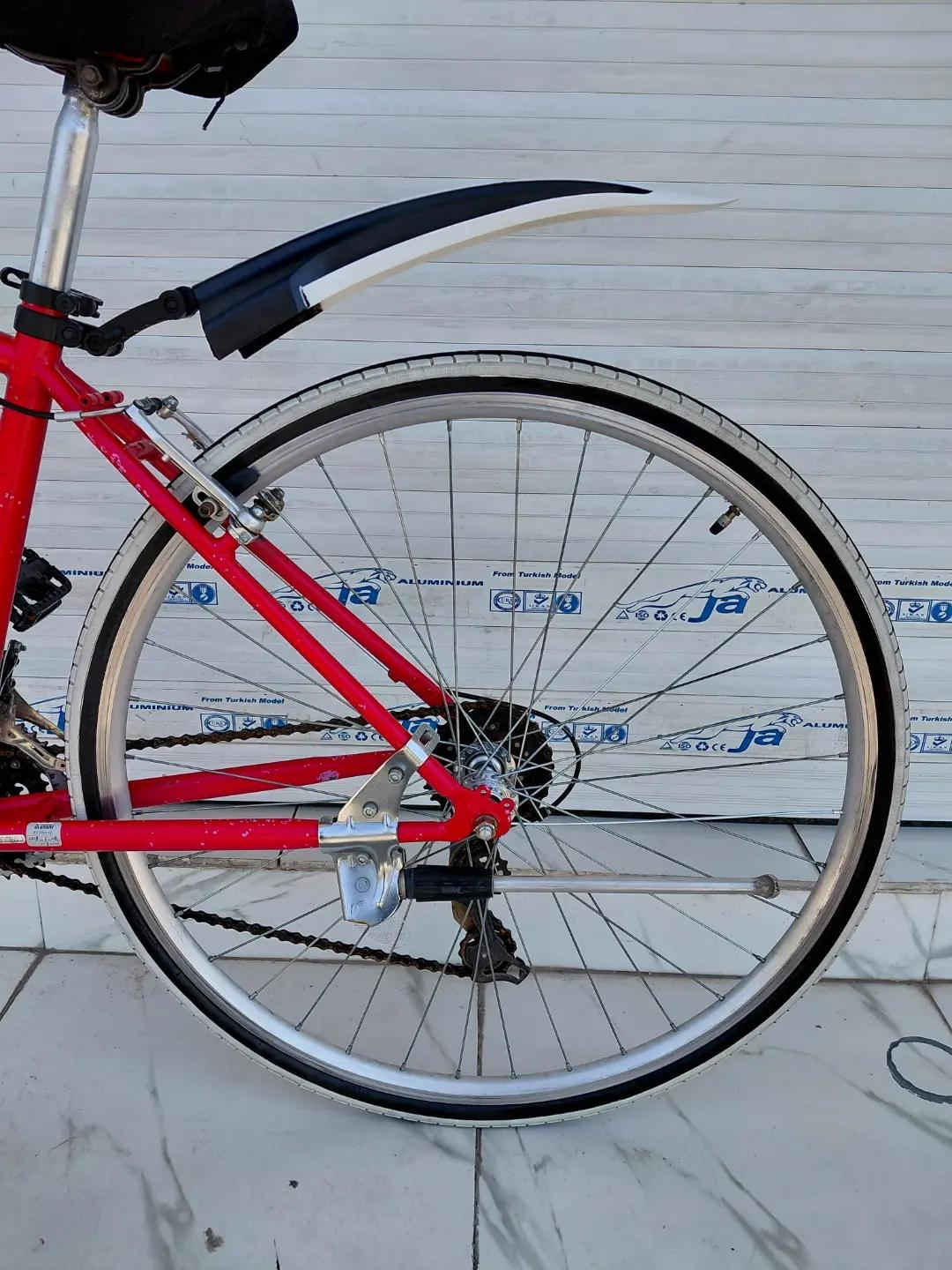 CHEVAUX 2018 حجم 28 / C700 كل الاجزاء المنيوم  الفريم حديد 3 × 7 سرعات من SHIMANO دبل امامي شغال  الدراجة جاهزة بدزن عيوب فقط شخوط بالفريم السعر 165 الف شامل التوصيل    ✈يوجد توصيل لجميع المحافضات ✈ كركوك مدخل سايدين حي الاسرى والمفقودين  معرض ابو شيفان ( *********** )

