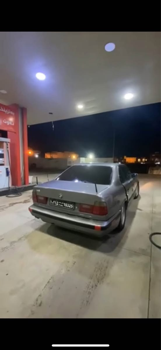 سلاوي خواتان ليي بيت ئةم سةيارة جوانة بؤ فرؤشتنة مةكينة 525كةپسة گير حادي گير و مةكينةي بةشةرتة  مووس و براوة بةشةرتة   تةقةو رةقة بةشةرتة يةك دينار مةسرةفي تيي دانية 
سحري 25وةرةقة   شوين رانية  ژ.م *********** رانية, السليمانية
