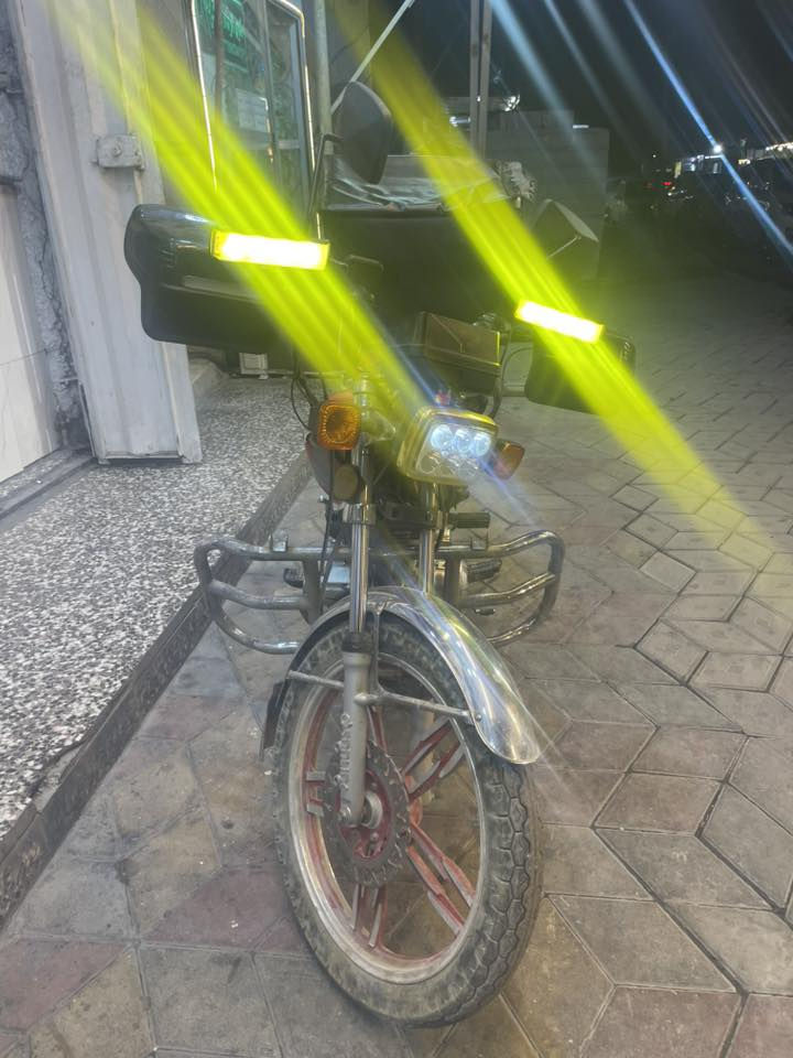 سلام عليكم دراجة للبيع أيراني سيفان مكينة خير من الله موديل ٢٠٢١  بس الشارة الورة اليسرة سعرها ٦٠٠ وبيهة مجال للطيبين مكاني بغداد المشتل ***********واهذا رقمي
