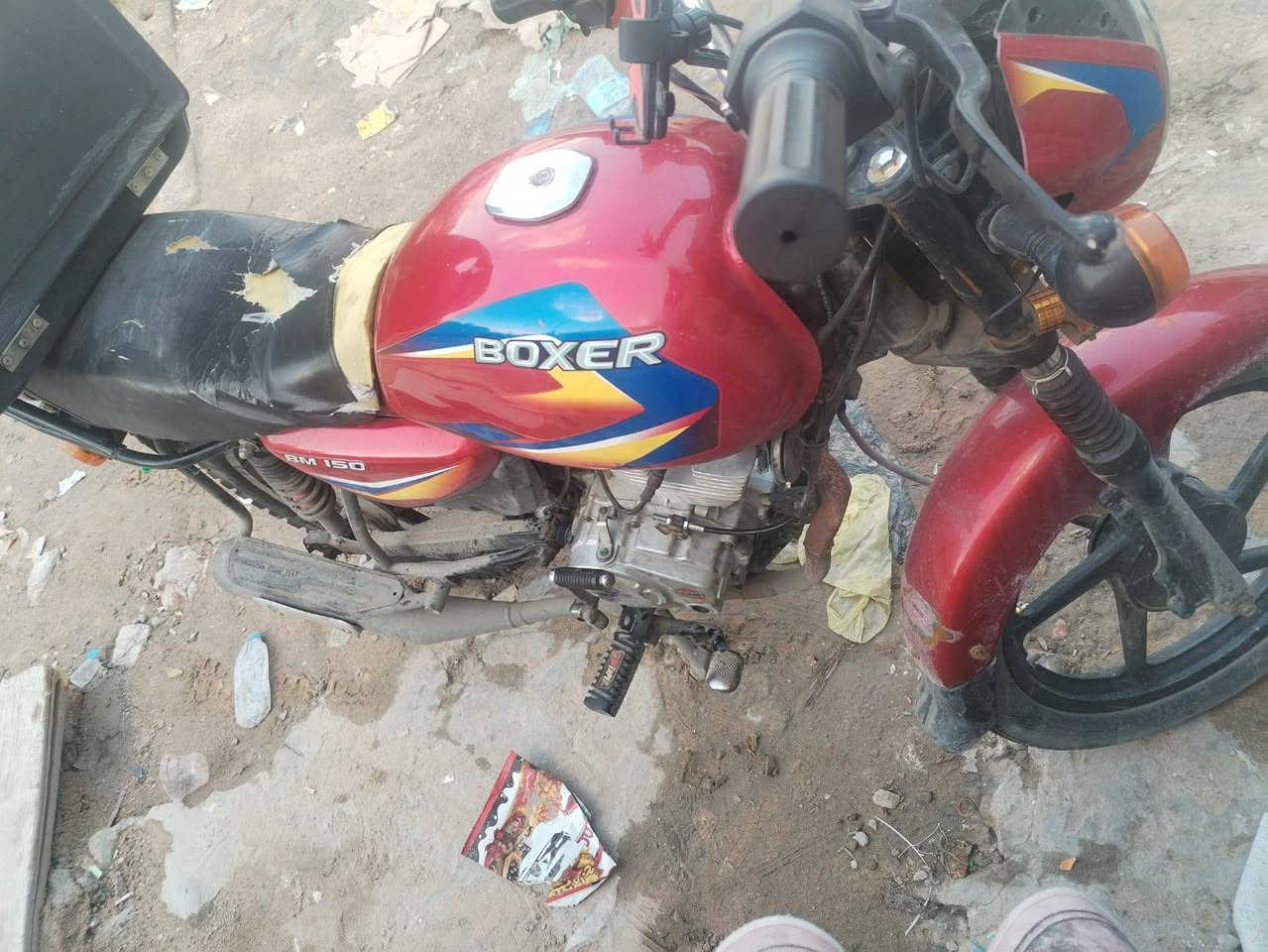 سلام عليكم بوكسر نثية موديل ٢٠ رقم سنوية انكليزي محرك جديد بس بي صوت كرنك كهربائيات كلهة شغالة سعر ١٣٠٠ وبيهة مجال عنوان الحيانية رقم الهاتف ***********
