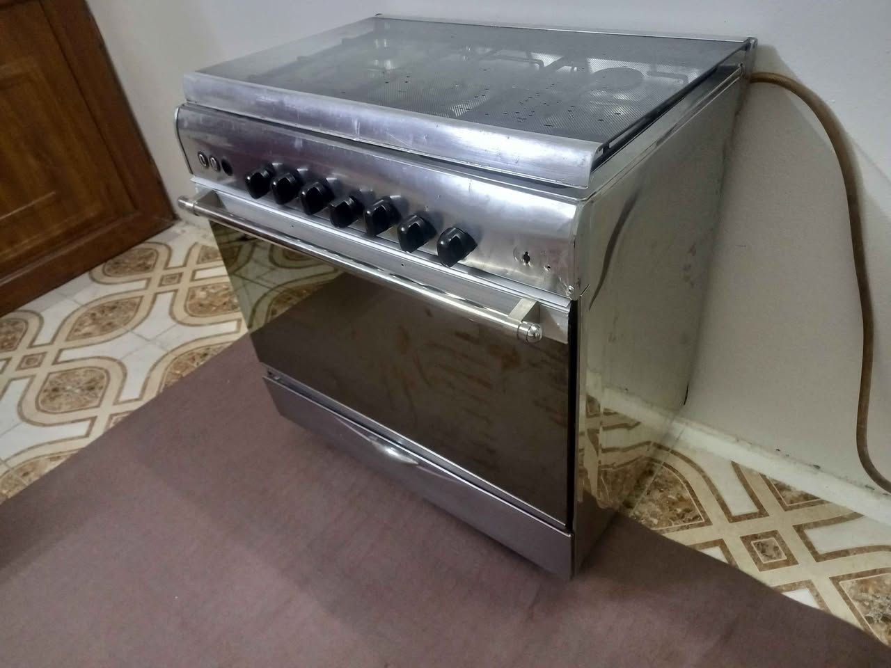 طباخ استيل مصري خمس عيون للبيع شرط الشغل السعر ١٢٥ ألف العنوان موصل حي الصدام بعد السيطرة عالشارع العام *********** *********** يوجد توصيل داخل الموصل أجره عالمشتري موصل, نينوى
