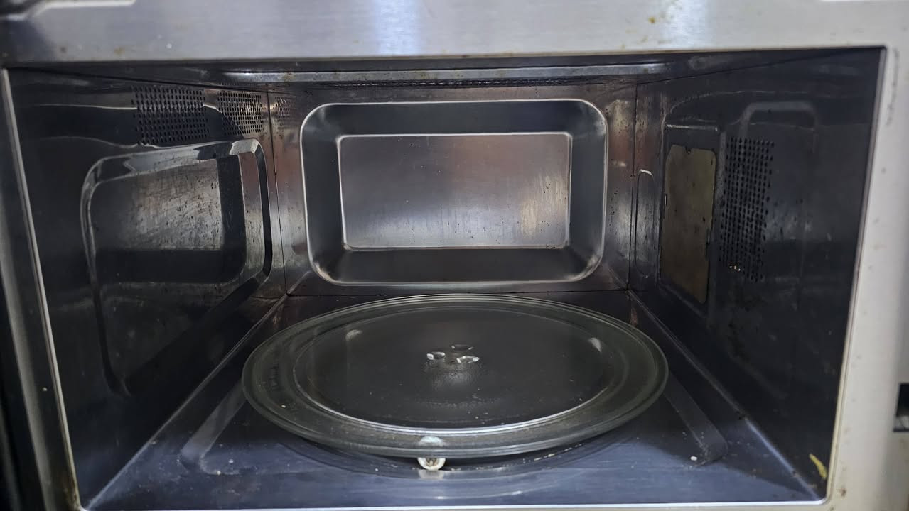 السلام عليكم 
مايكروويف للبيع
حجمه 30 لتر
مكاني علي الصالح مقابيل الطوبجي 
رايده ب100 الف
هاتف ***********
