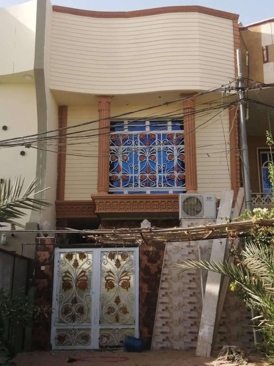 سلام عليكم صباغ لكافة انوع الصبغ حداديه واجهيات غرف شبابيك شغل نضيف وحلو مكاني نجف *********** @
