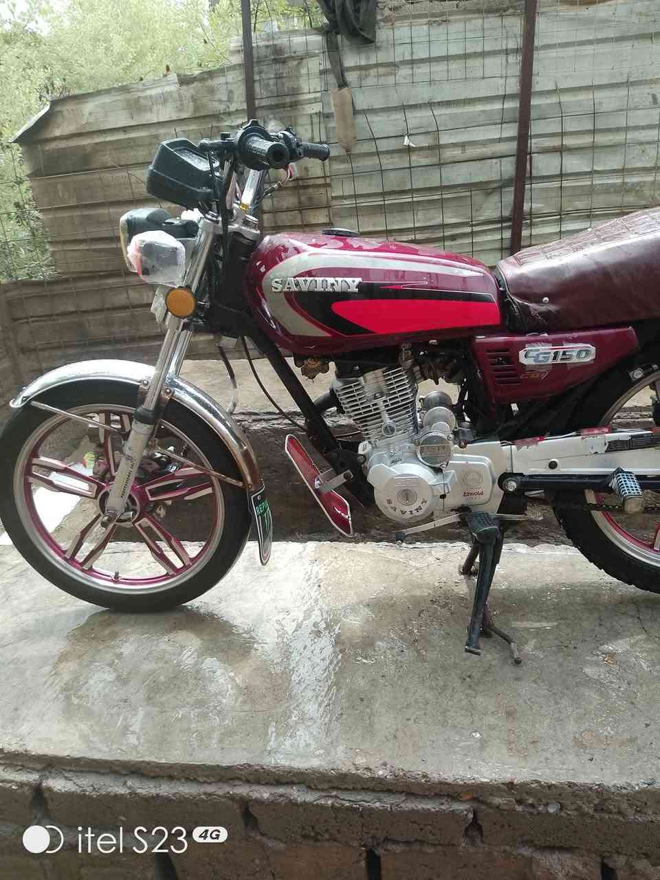 السلام عليكم للبيع دراجة سيفان 21دراجه كامله مكمله اوراق ومحرك خير من الله وكهربيات  كامله مكمله تايرات جدد صدر جديد شاده ابريك وره وجدام جديد دشبول جديد اشاير جديد اوياله جدد التصال عله الرقم ***********وسعره 370وبيهه مجال
