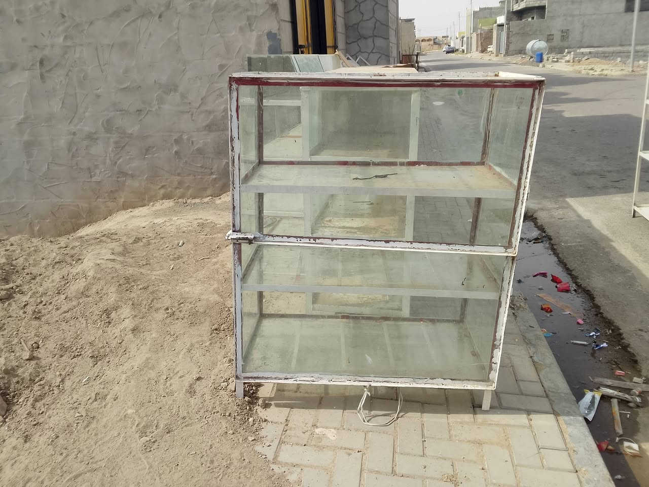 يوجد ٢رف مع ٤ جام خانه للبيع الشركاط ***********

