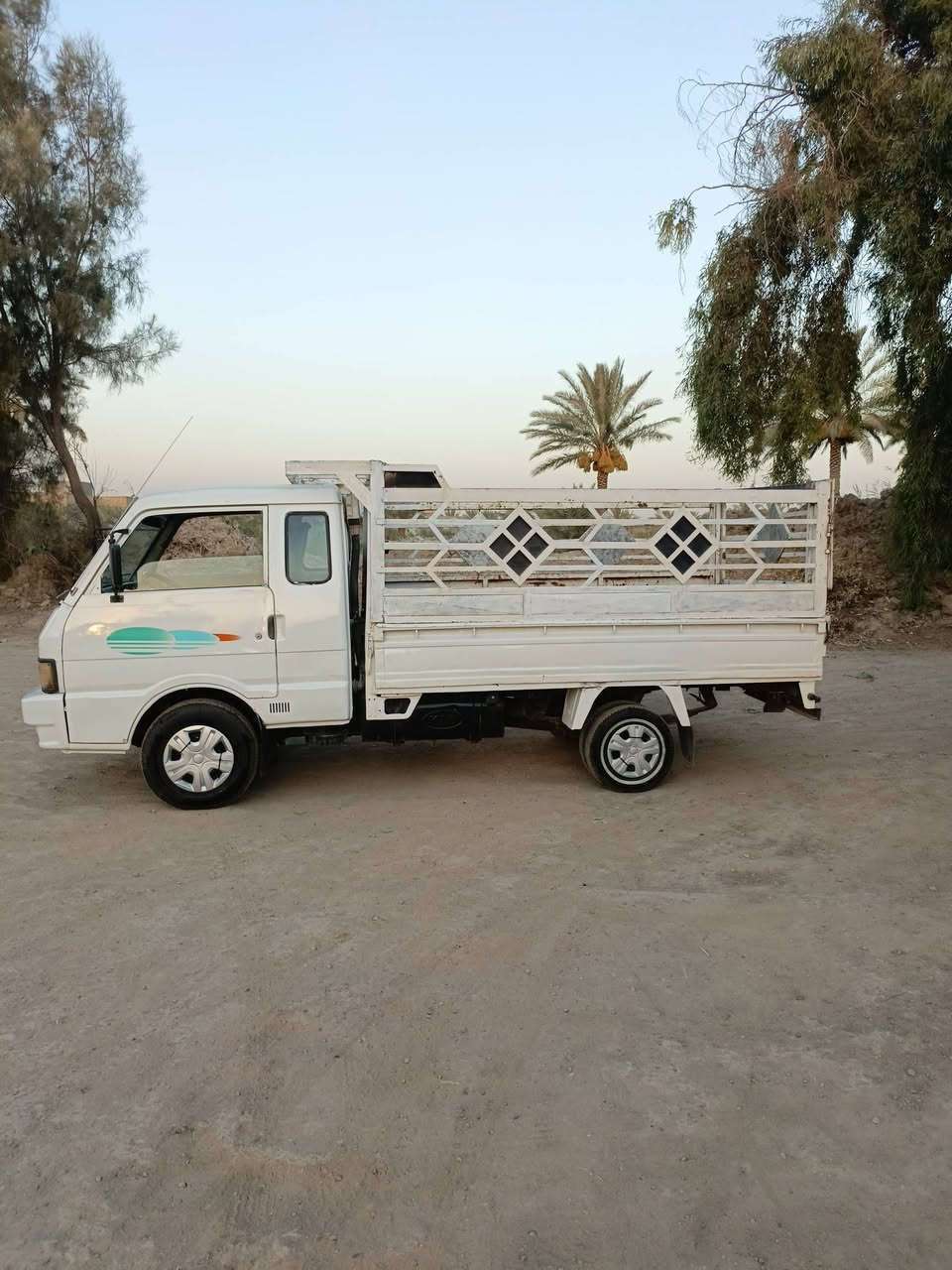السلام عليكم كيه بنكو للبيع موديل 94 رقم بابل سنويه مشروع وطني مكفولة كير محرك اكسل شاصي حداديه كهربائيات كلهه شغاله تخم تاير 7 چنكال السياره حلوه 
السعر 50 وبيه مجال 
المكان بابل 
الرقم ***********
