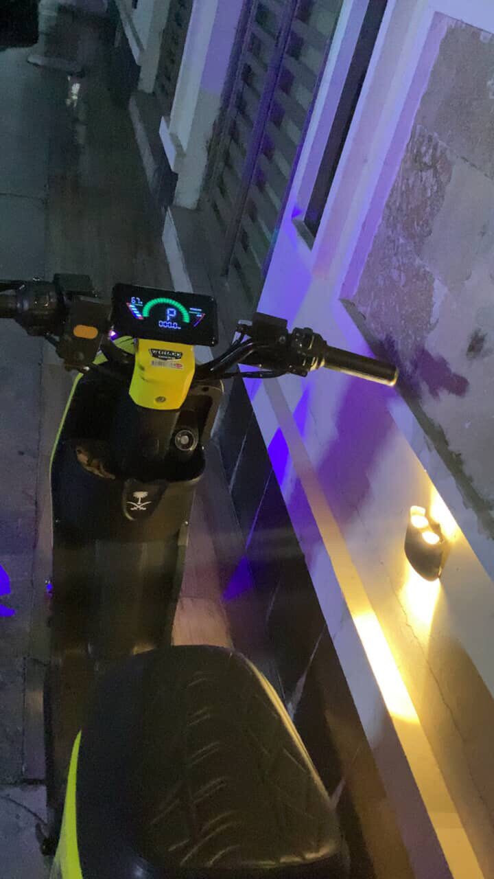 سلام عليكم 
دراجة شحن R9
موديل2025
مواصفات
نظام رجوع الى الخلف
دبل اشاره لايت عالي و ناصي
بطاريات فول شحن ماداخله تصليح ابد مكفوله *********** السعر ٤٠٠
