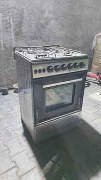 طباخ • نضيف • فرن شغال