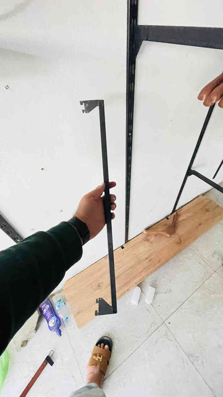 اخوان عندي غراض مال محل ملابس سكك وتعاليك  ابيعهن شلع ليريدهن يتواصل وياي خاص او واتساب *********** سعر مناسب ✅
