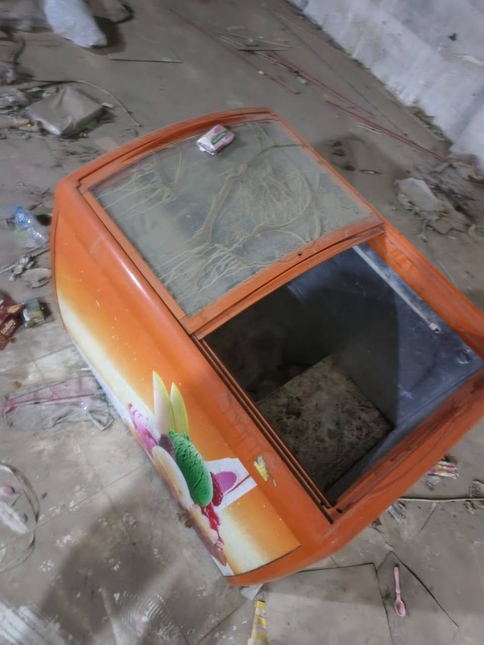 السلام عليكم
عندي سوفت عدد ٢ وعارضات وسبالت  لبيع مكان ابو غريب هاي صورهن وياريت شراي شلع اسف ع الايطاله تفاصل هذا رقم *********** تحياتي لجميع
