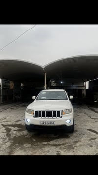 للبيع   جيب كلين  موديل2011  لاريدو مواصفات عاديه  لون ابيض  شاشه  بصم...