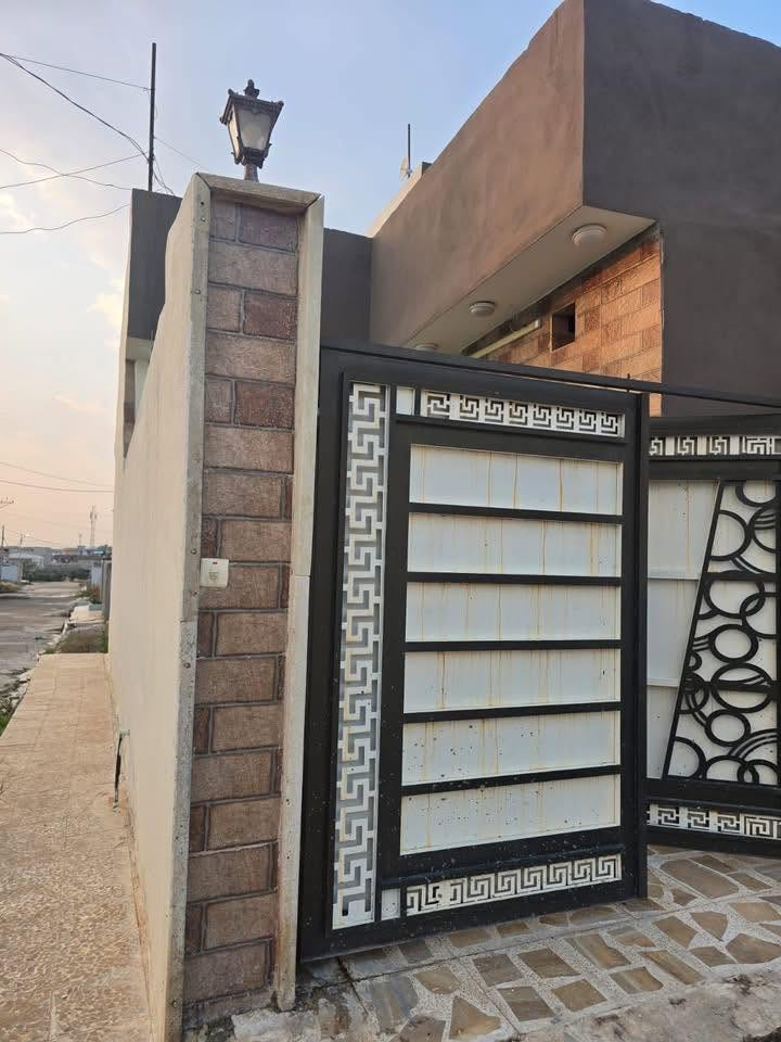 🏠 دار (ركن) للبيع -حي ملايين الاولى قرب جامع الشهيد محمد
• المساحة: 100 متر مربع (واجهة 10 متر).

• المواصفات: غرفتين نوم + استقبال + مطبخ + كراج سيارة.

• الموقع: ركن مميز، واجهة (شروق - قبلة).

• الخدمات: تبليط كامل، إسالة ماء، كهرباء واصلة.

• الميزة: موقع هادئ وقريب من كافة الخدمات.

للاستفسار والتواصل (واتساب متوفر):

📞 ***********

📞 ***********

📞 ***********
