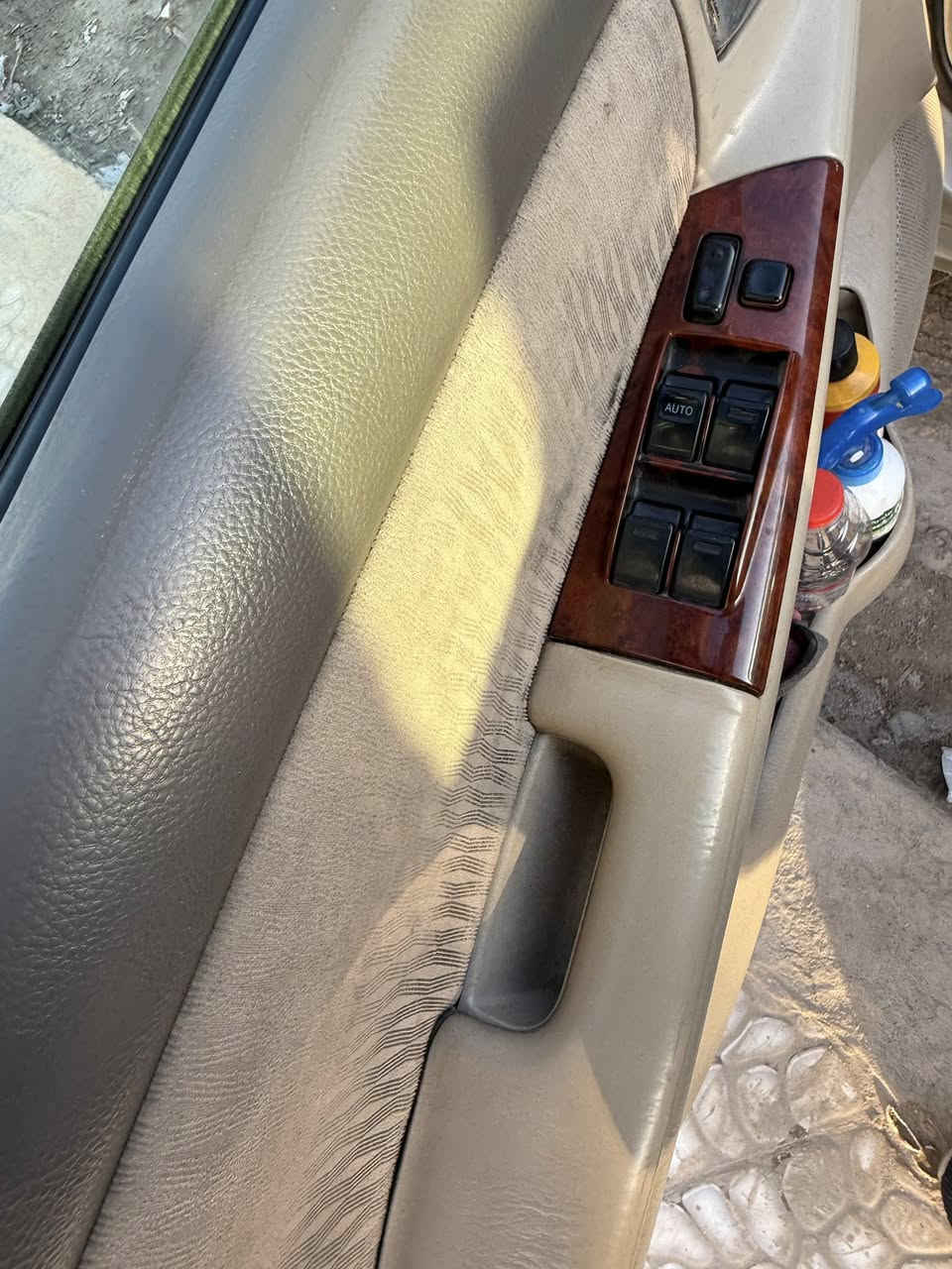 كورلا بيكاتشو للبيع 2007  خليجي بدون حادث بدون صبغ فقط جاملغ خلفي بي صبغ السياره بلاديه  دواخل صاج مكينه 1800  السعر 105 $ بيها مجال رقم بغداد 
للاستفسار. 
***********
***********
