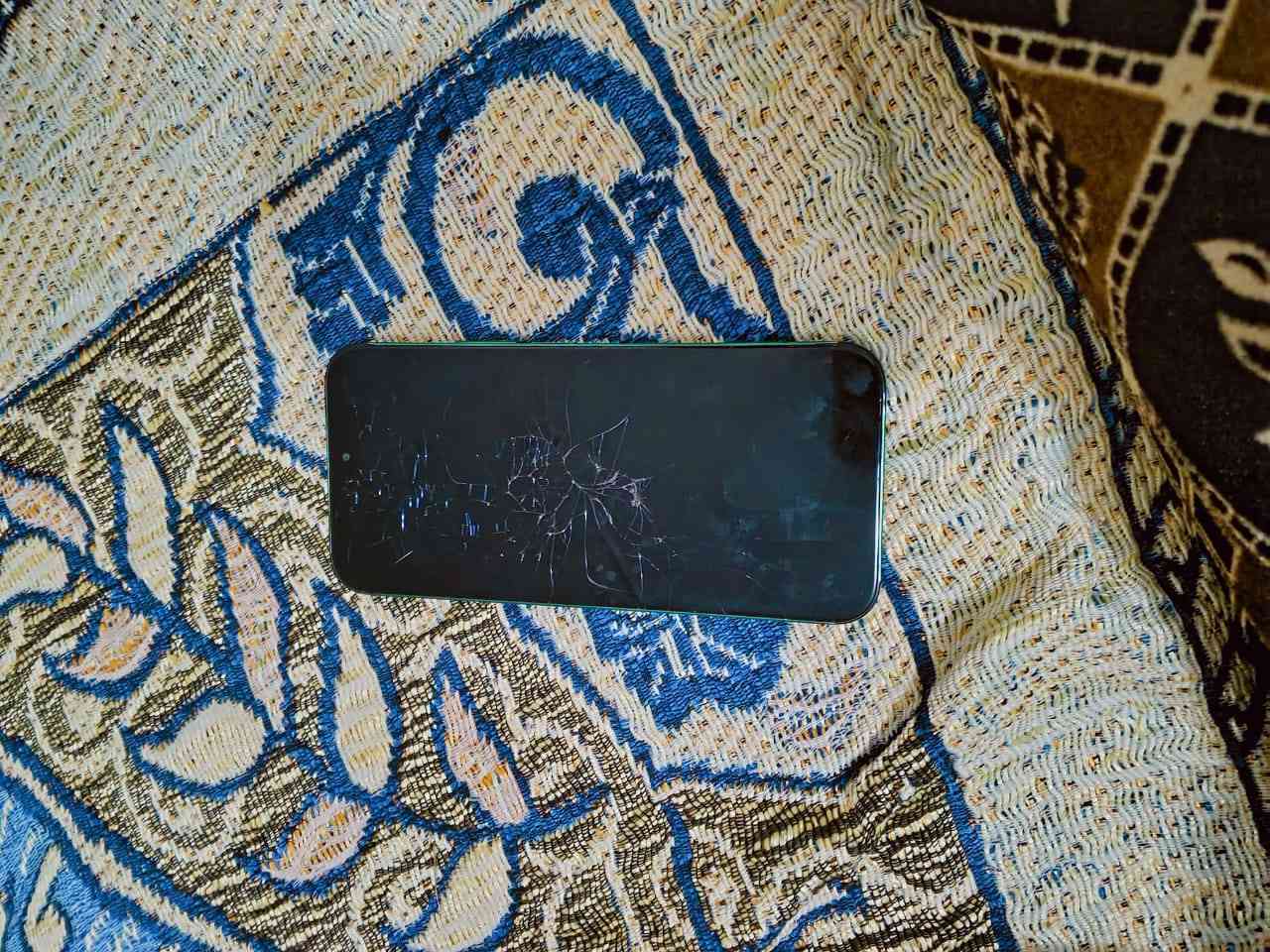 السلام عليكم مبيل. هونر lx 8b البيع سعر مناسب 175 وبي مجال بصيط ***********شاشه مفطره والشصي بي ميلان
