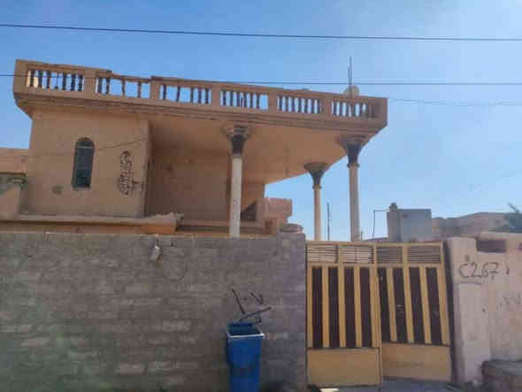 الدار للبيع 

بيجي حي الرساله قرب شارع المقبره يبعد عن الشارع العام 50 متر:ملاحظه البيت قسام شرعي المعامله كامله للستفسار ***********... مساحه البيت 388 متر
خمس غرف نوم هول وستقبال. وماي خطين وبير بي ومخزن خارجي وكامل حتا خط مولد بي. سعر 80 بي مجال
