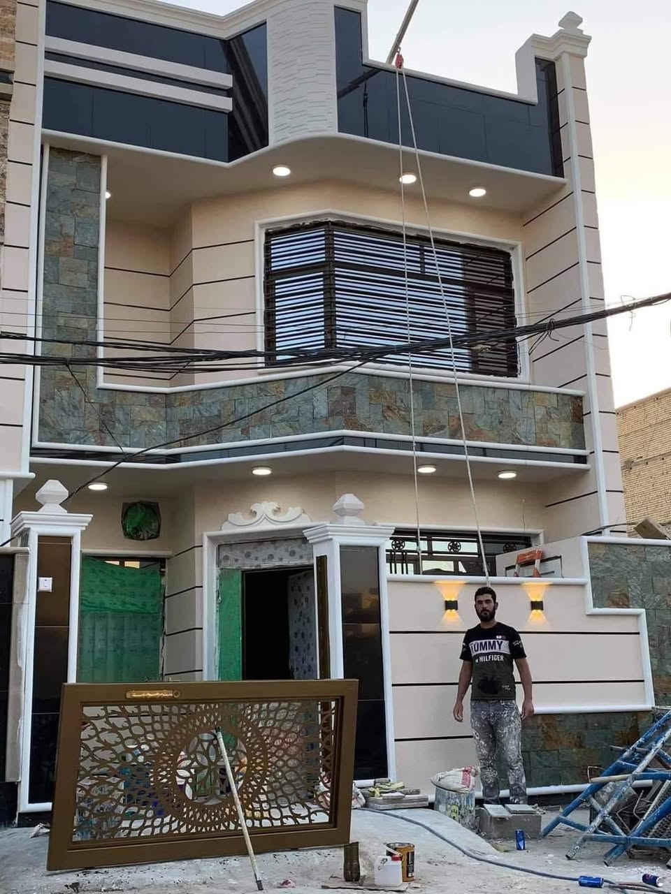 لبخ واجهات وتطعيم بالبورسلين والفوم التركي وصبغ قابل للغسل كرستة وعمل أو بس عمل عمل درجة اولى و بأسعار مناسبة لعنده شغل يتفضل خاص او اتصل وتساب ***********
