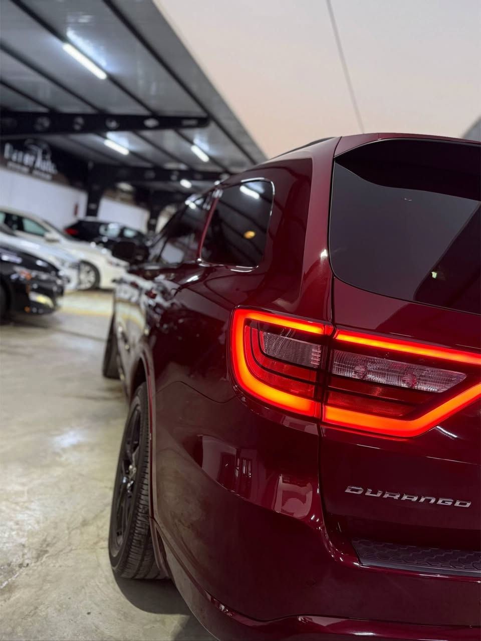 السلام عليكم بيع فقط بدون مراوس دوج دورانك
الفئه GT Plus . 
فول فول للاخر. 
وارد أمريكي. 
الموديل :2024 .
المحرك : V6 . 3.6L .
تضليل مع كتاب رسمي. 
العداد : 50000 
المكان : سليمانية

المواصفات :
* رادار امامي مع مانع تصادم . 
* تحذير الخروج عن المسار. 
* تحذير النقطة العمياء . 
* حساسات امامية وخلفية. 
* شاحن هاتف لاسلكي (وايرلس). 
* فتحة سقف (سلايد) . 
* مقاعد جلد اسود مطعم بخيط احمر . 
* مقاعد كهربائية مع ذاكرة لحفظ وضعيات الجلوس. 
* تبريد 4قطع.
* مقاعد تبريد وتدفئة. 
* تدفئة مقود القيادة. 
* مقود رياضي مع تحكم كهربائي. 
* مصابيح امامية زنون مع LED .
* كشافات ضباب LED . 
*تتميز السيارة بمقصورة داخلية متطورة، بما في ذلك شاشة Uconnect تعمل باللمس مقاس 10.1 بوصة مع دعم Apple CarPlay و Android Auto لاسلكيًا. .
* نظام ملاحة (GPS) . 
* تشغيل عن بعد . 
* ويل قياس 20 أنج . 
* صندوق كهربائي . 
* بلوتوث تلفون .
* محدد سرعة . 
*مانع انزلاق. 
* كاميرا خلفية .
* كير شفتر ستيرنك .
* صف ثالث من المقاعد 7 راكب . 
*نضام ايكو نورمال سبورت. 
* اطفاء وتشغيل اوتماتيكي Auto start .
1c4rdhdg0rc118675رقم الشاصي. 
*مرقم سليمانيه وتحويل بشرط هزه جديده.
***********.
